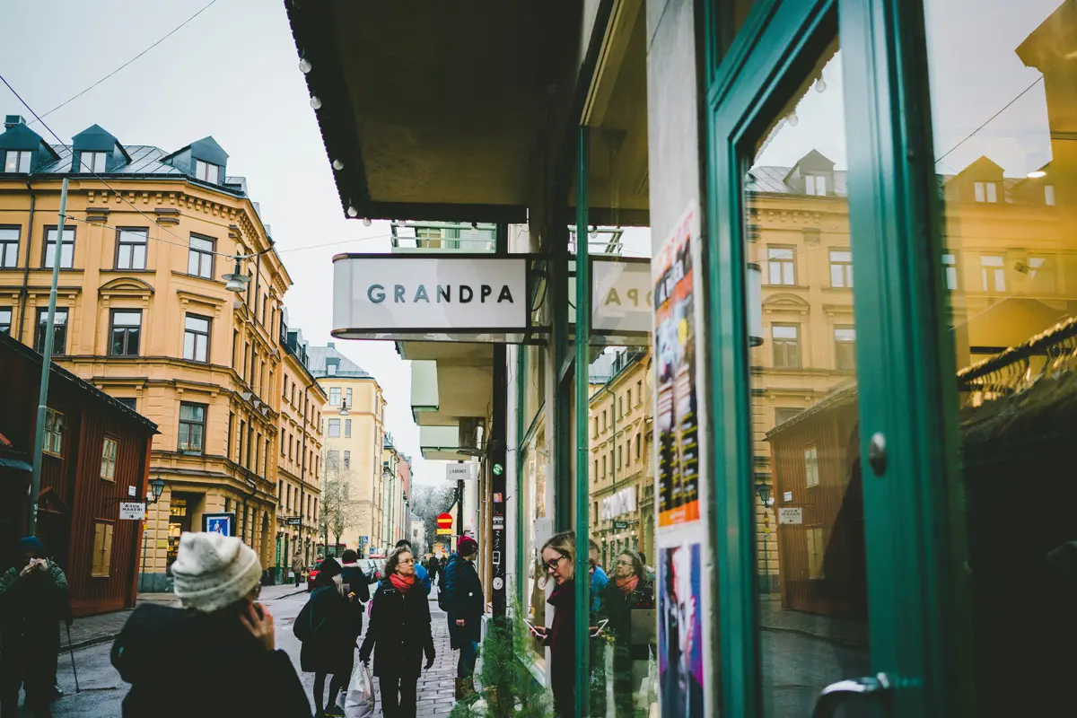 How to Say Hello in Swedish